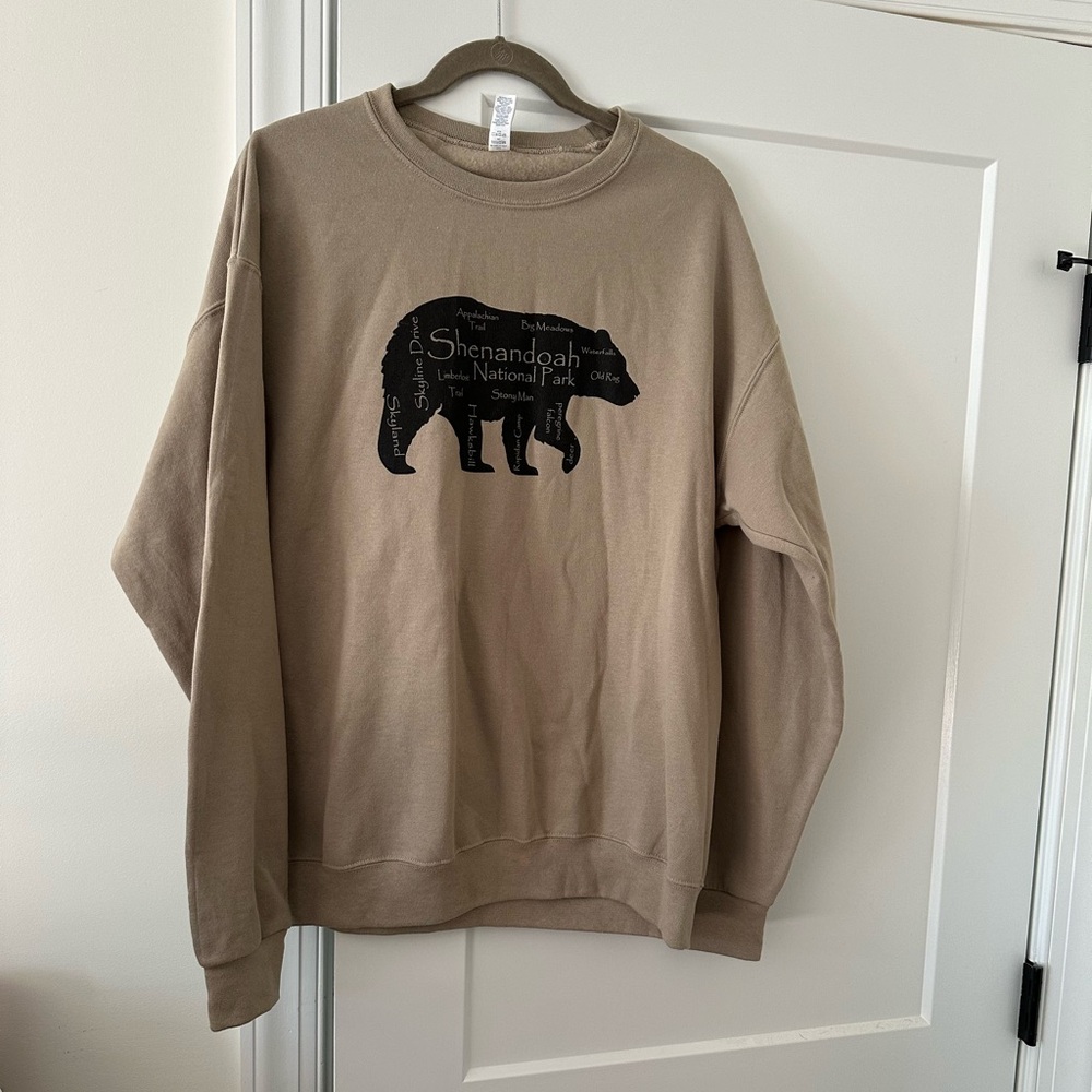 NWOT Shenandoah National Park Tan Sweatshirt